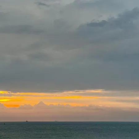 Appartement On Seafront Near Casino