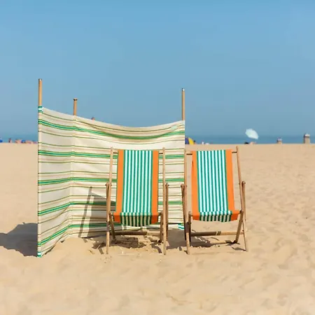 On Seafront Near Casino Apartament