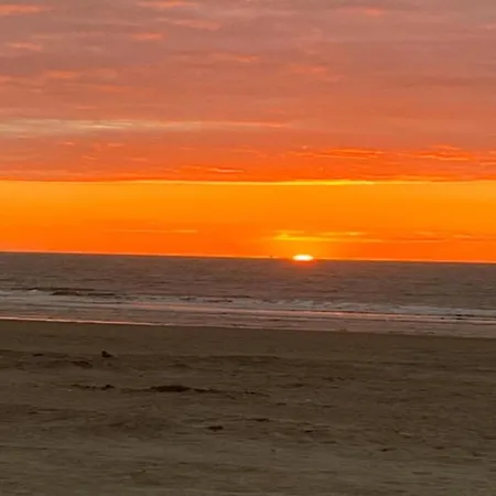 On Seafront Near Casino Apartament *